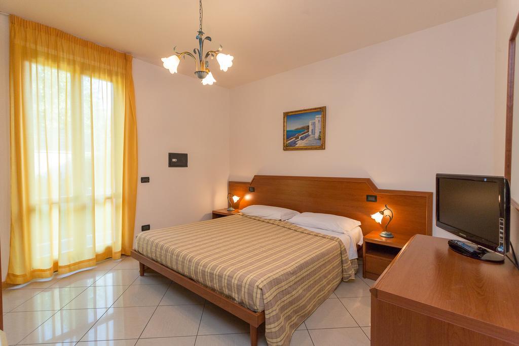 Residenza Orchidee Aparthotel Lazise Bagian luar foto